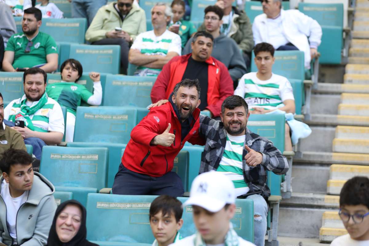 (FOTO GALERİ) BURSASPOR-BORNOVA FK TARAFTAR FOTOĞRAFLARI-1