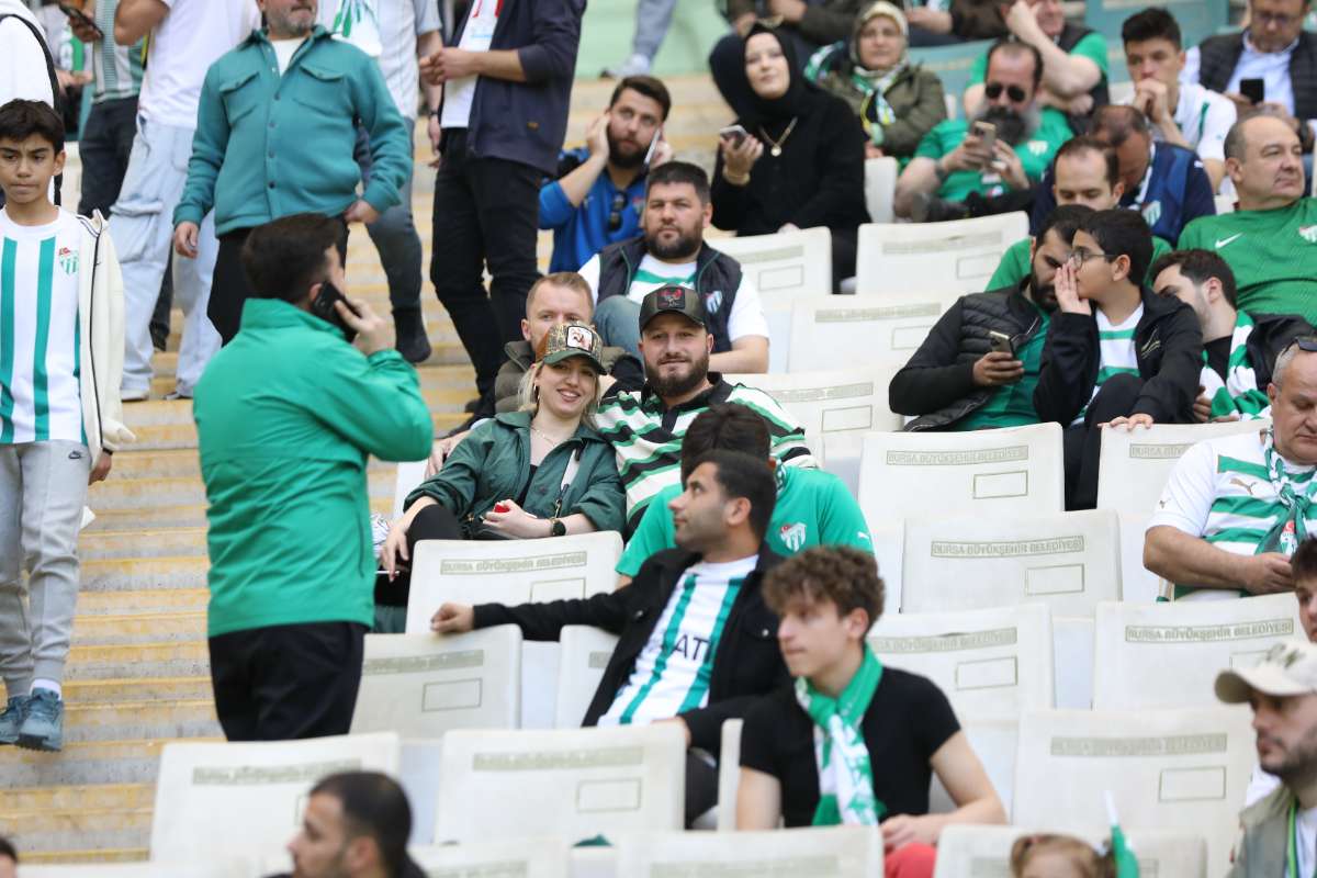 (FOTO GALERİ) BURSASPOR-BORNOVA FK TARAFTAR FOTOĞRAFLARI-1