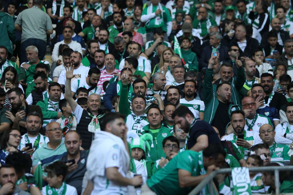 (FOTO GALERİ) BURSASPOR-BORNOVA FK TARAFTAR FOTOĞRAFLARI-1