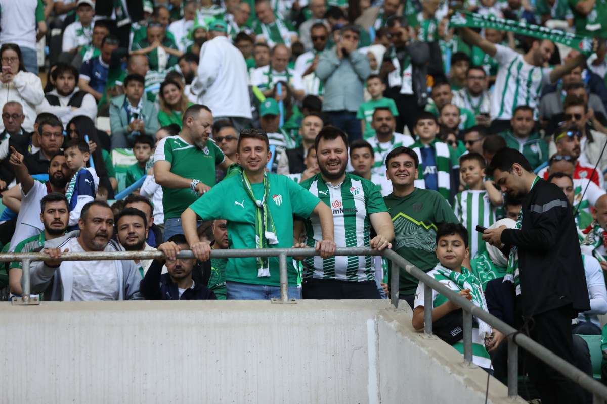 (FOTO GALERİ) BURSASPOR-BORNOVA FK TARAFTAR FOTOĞRAFLARI-1