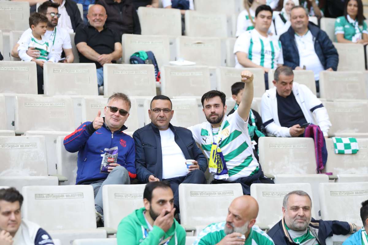 (FOTO GALERİ) BURSASPOR-BORNOVA FK TARAFTAR FOTOĞRAFLARI-1