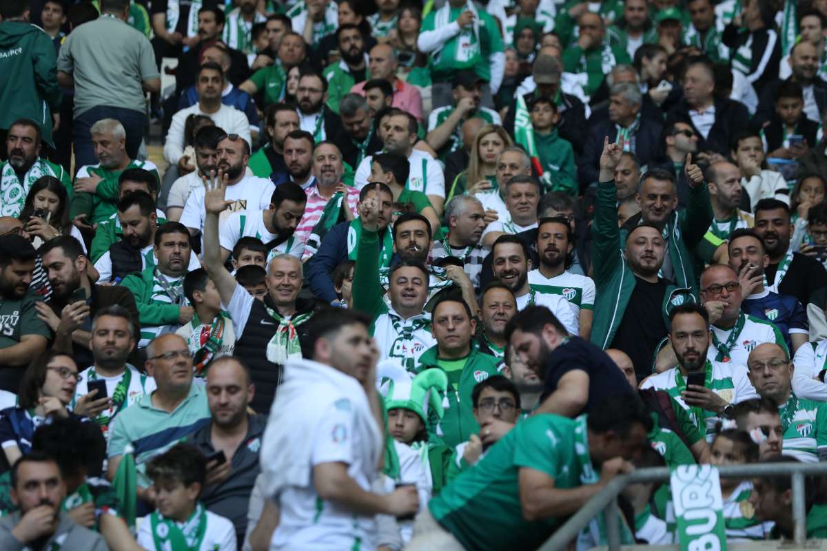 (FOTO GALERİ) BURSASPOR-BORNOVA FK TARAFTAR FOTOĞRAFLARI-1