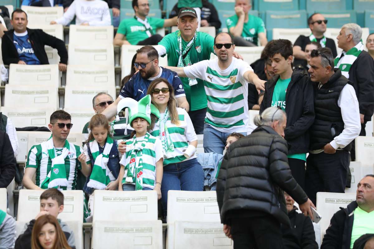 (FOTO GALERİ) BURSASPOR-BORNOVA FK TARAFTAR FOTOĞRAFLARI-1