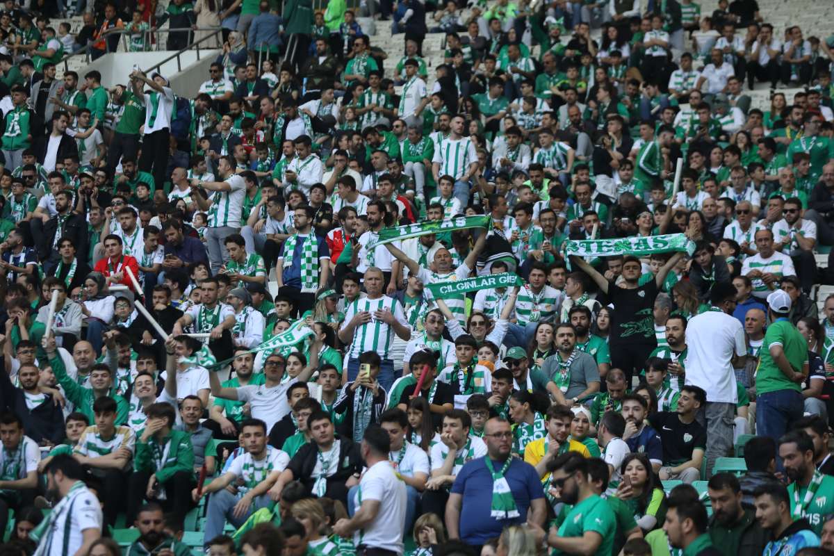 (FOTO GALERİ) BURSASPOR-BORNOVA FK TARAFTAR FOTOĞRAFLARI-1