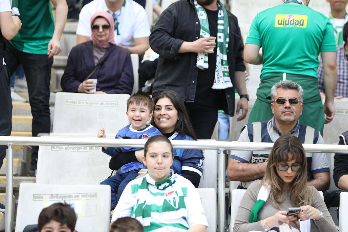 (FOTO GALERİ) BURSASPOR-BORNOVA FK TARAFTAR FOTOĞRAFLARI-1