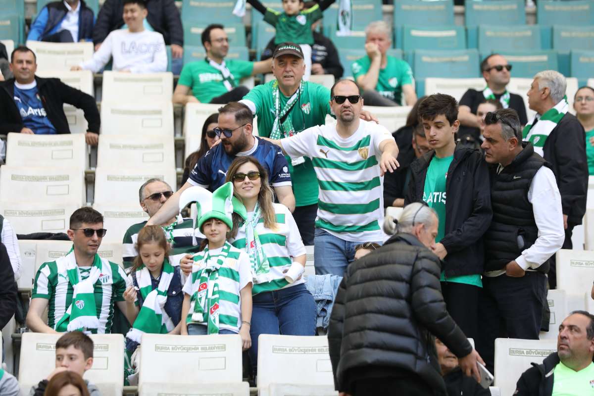 (FOTO GALERİ) BURSASPOR-BORNOVA FK TARAFTAR FOTOĞRAFLARI-1