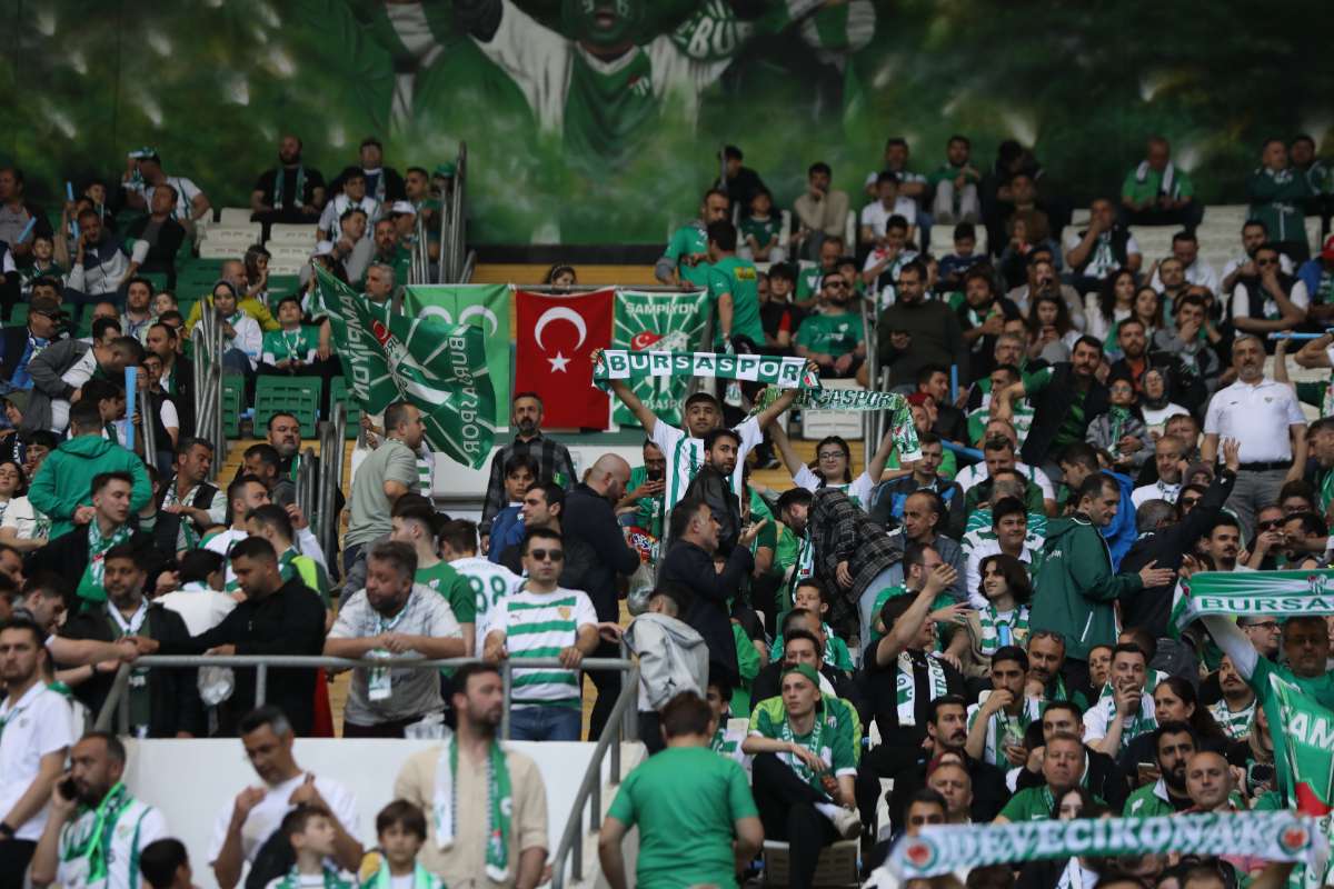 (FOTO GALERİ) BURSASPOR-BORNOVA FK TARAFTAR FOTOĞRAFLARI-1