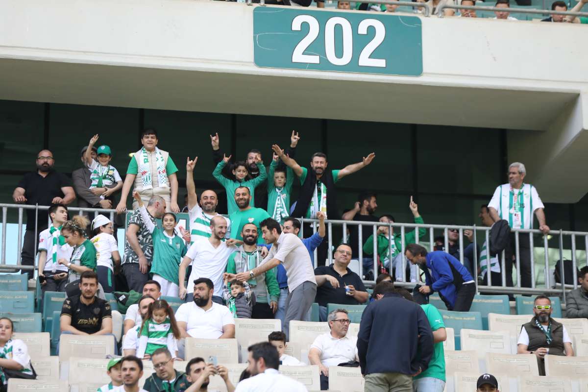 (FOTO GALERİ) BURSASPOR-BORNOVA FK TARAFTAR FOTOĞRAFLARI-1