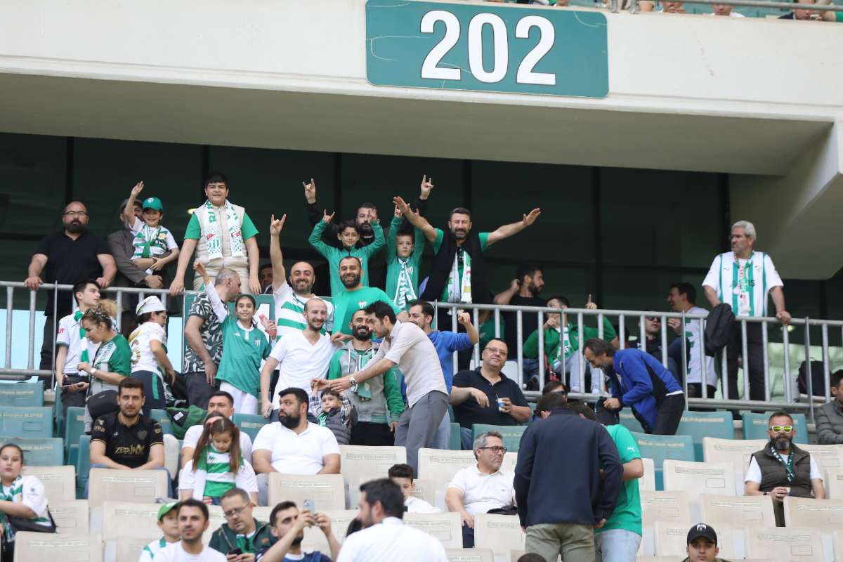 (FOTO GALERİ) BURSASPOR-BORNOVA FK TARAFTAR FOTOĞRAFLARI-1