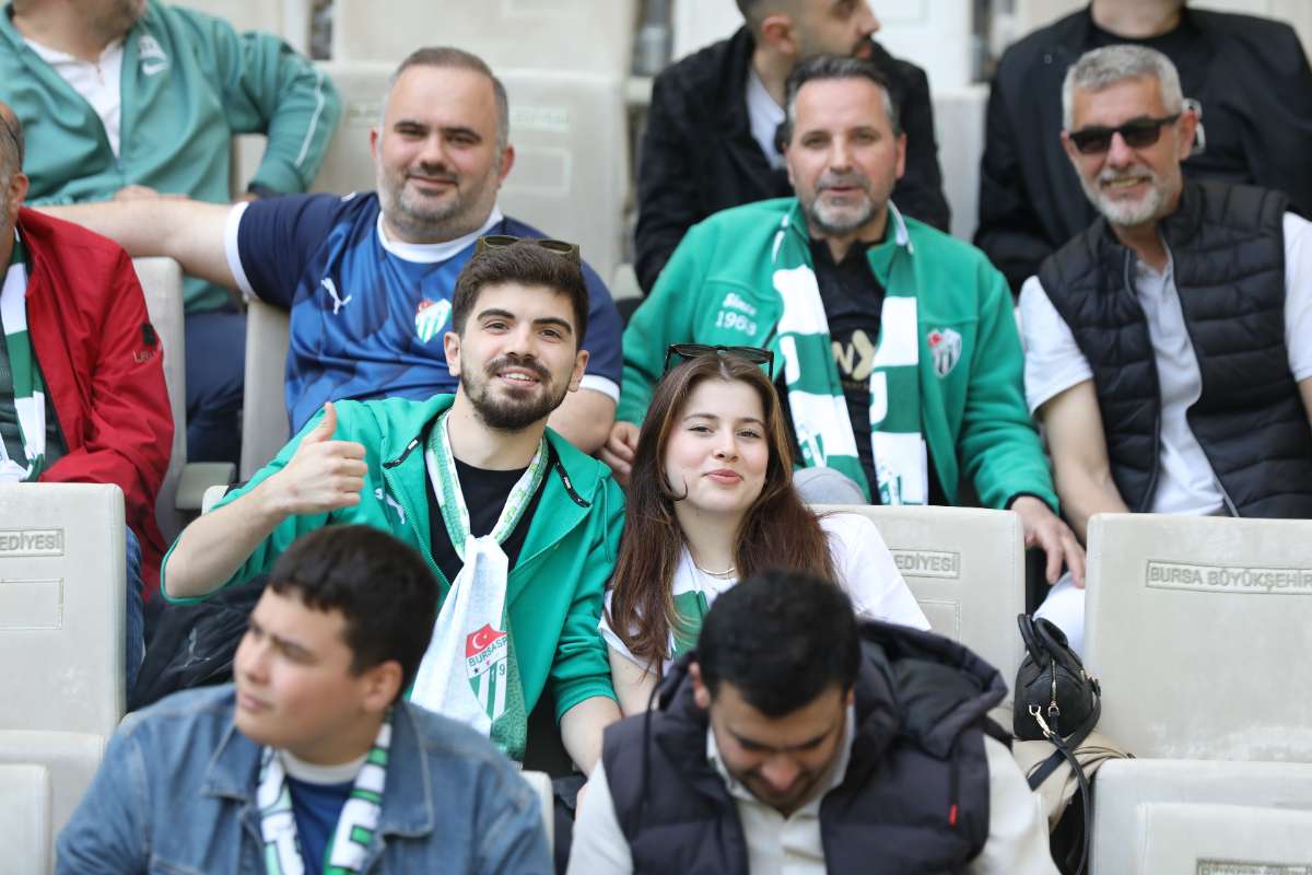 (FOTO GALERİ) BURSASPOR-BORNOVA FK TARAFTAR FOTOĞRAFLARI-1