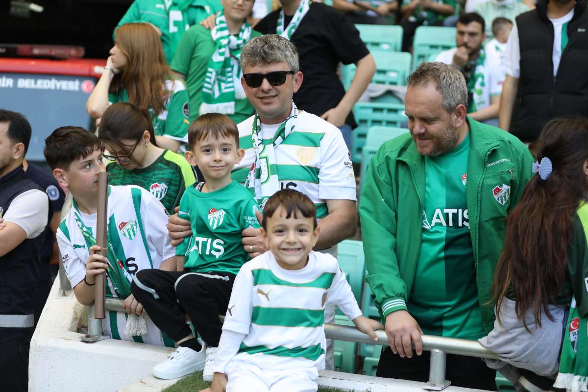 (FOTO GALERİ) BURSASPOR-BORNOVA FK TARAFTAR FOTOĞRAFLARI-1