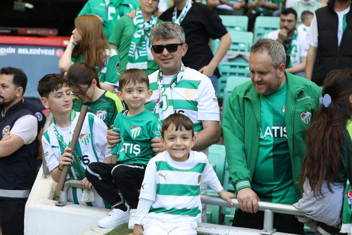 (FOTO GALERİ) BURSASPOR-BORNOVA FK TARAFTAR FOTOĞRAFLARI-1