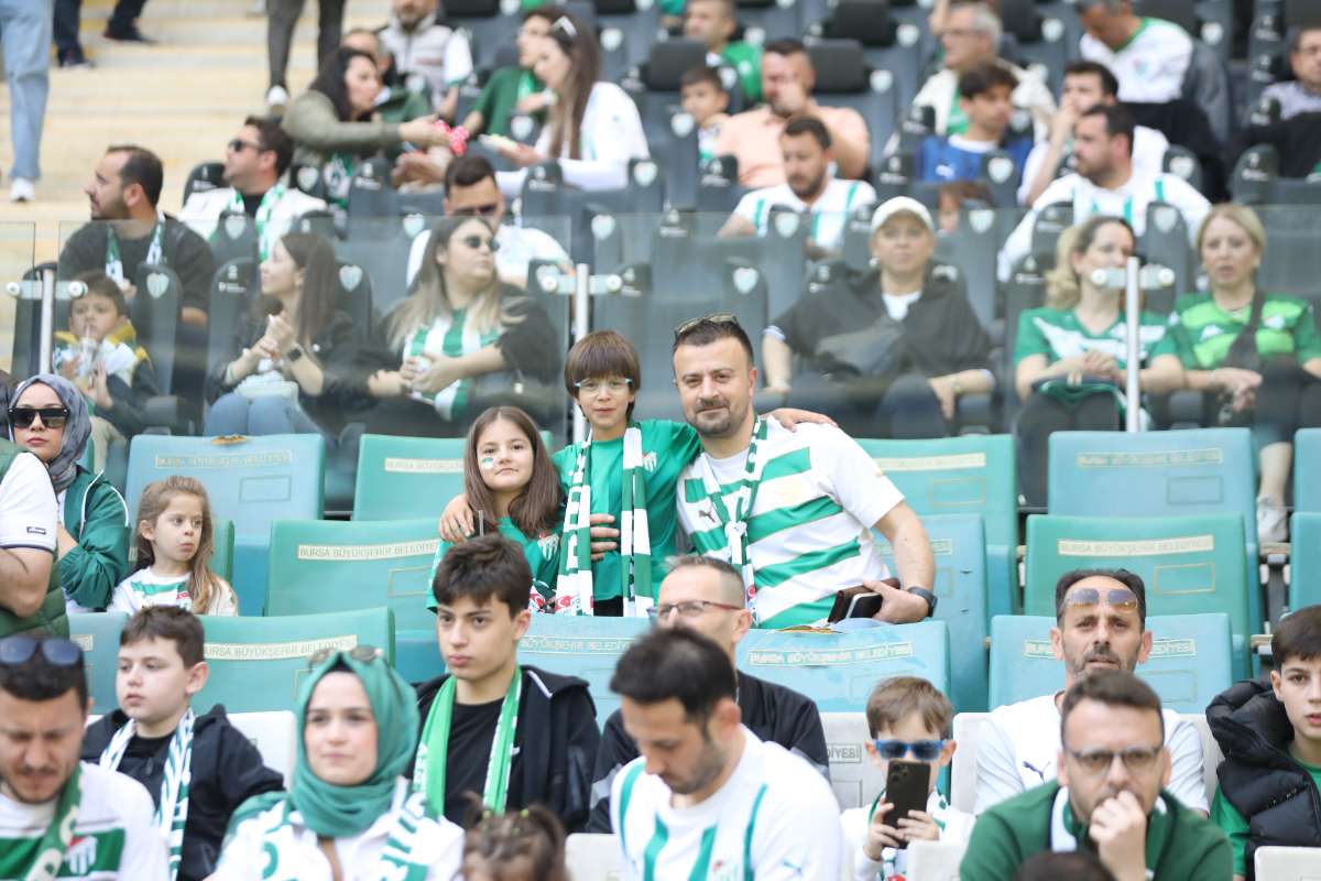 (FOTO GALERİ) BURSASPOR-BORNOVA FK TARAFTAR FOTOĞRAFLARI-1