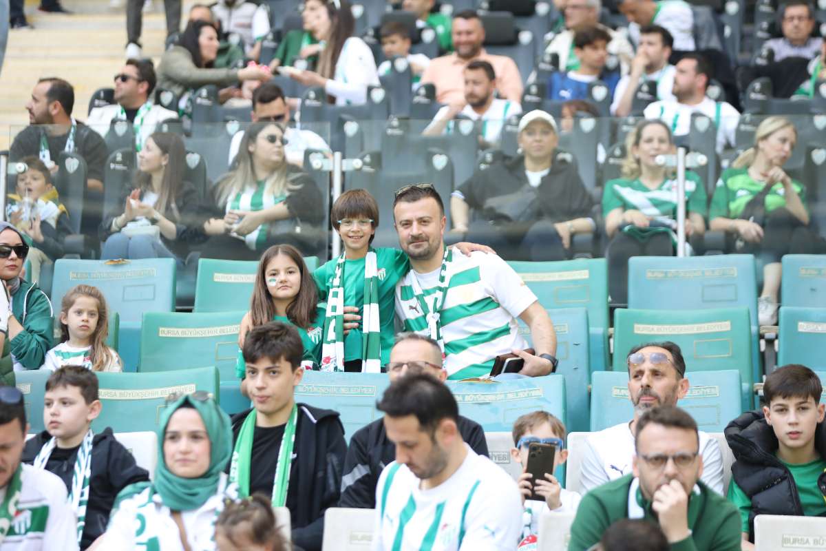(FOTO GALERİ) BURSASPOR-BORNOVA FK TARAFTAR FOTOĞRAFLARI-1