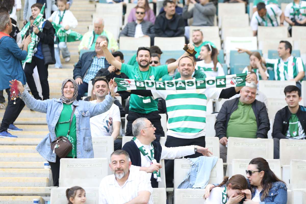 (FOTO GALERİ) BURSASPOR-BORNOVA FK TARAFTAR FOTOĞRAFLARI-1