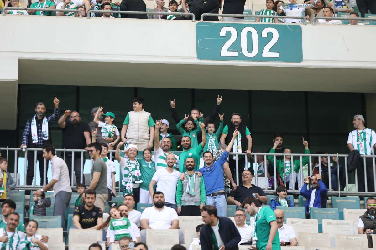 (FOTO GALERİ) BURSASPOR-BORNOVA FK TARAFTAR FOTOĞRAFLARI-1