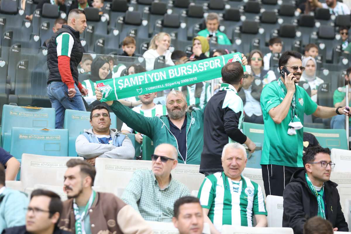 (FOTO GALERİ) BURSASPOR-BORNOVA FK TARAFTAR FOTOĞRAFLARI-1