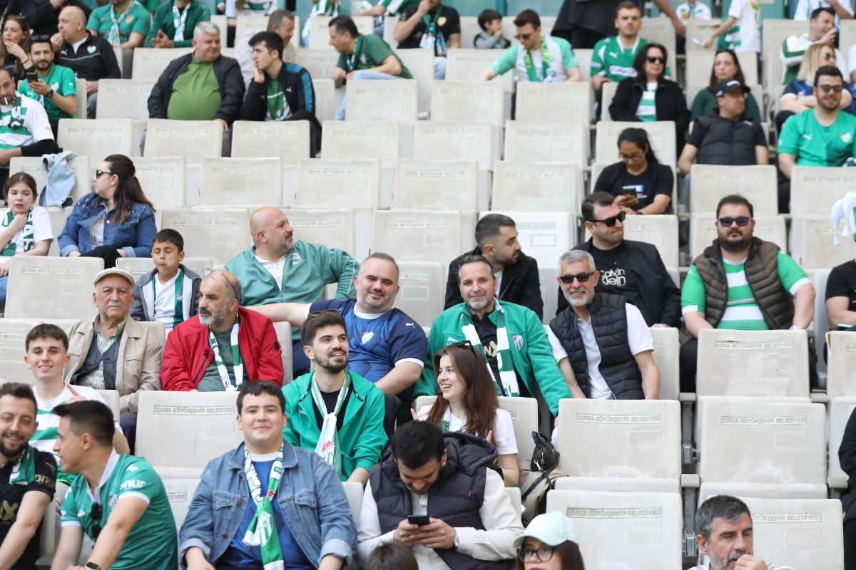 (FOTO GALERİ) BURSASPOR-BORNOVA FK TARAFTAR FOTOĞRAFLARI-1