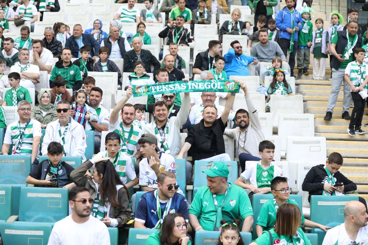 (FOTO GALERİ) BURSASPOR-BORNOVA FK TARAFTAR FOTOĞRAFLARI-1
