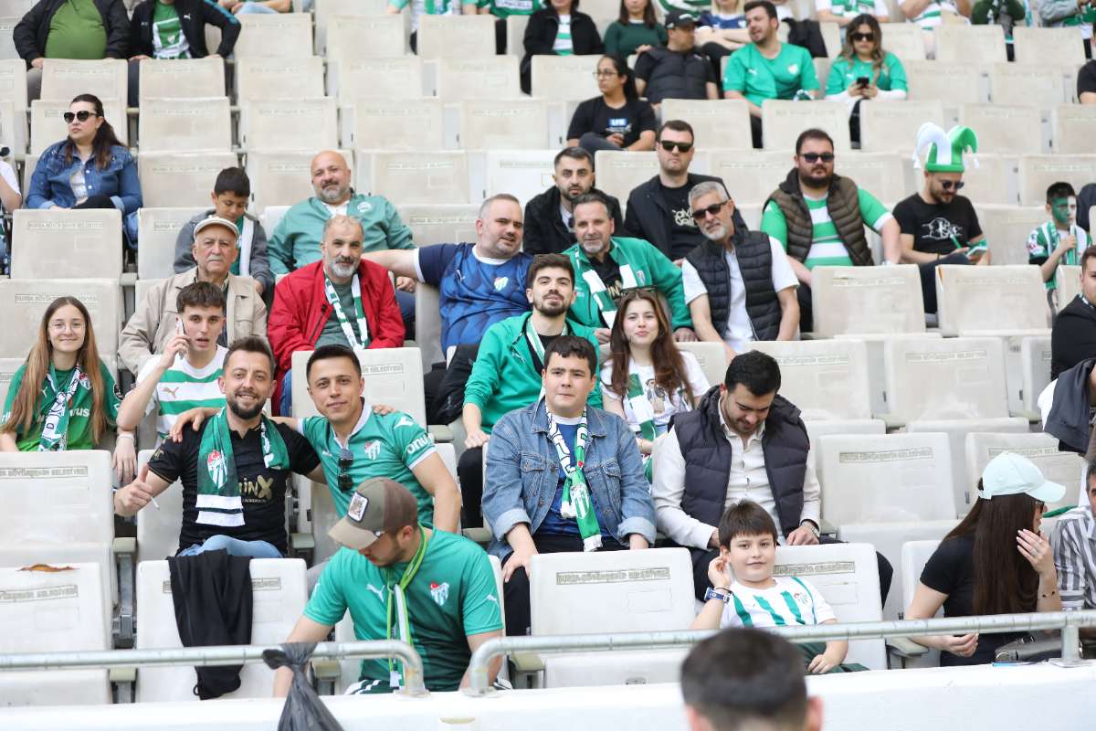 (FOTO GALERİ) BURSASPOR-BORNOVA FK TARAFTAR FOTOĞRAFLARI-1