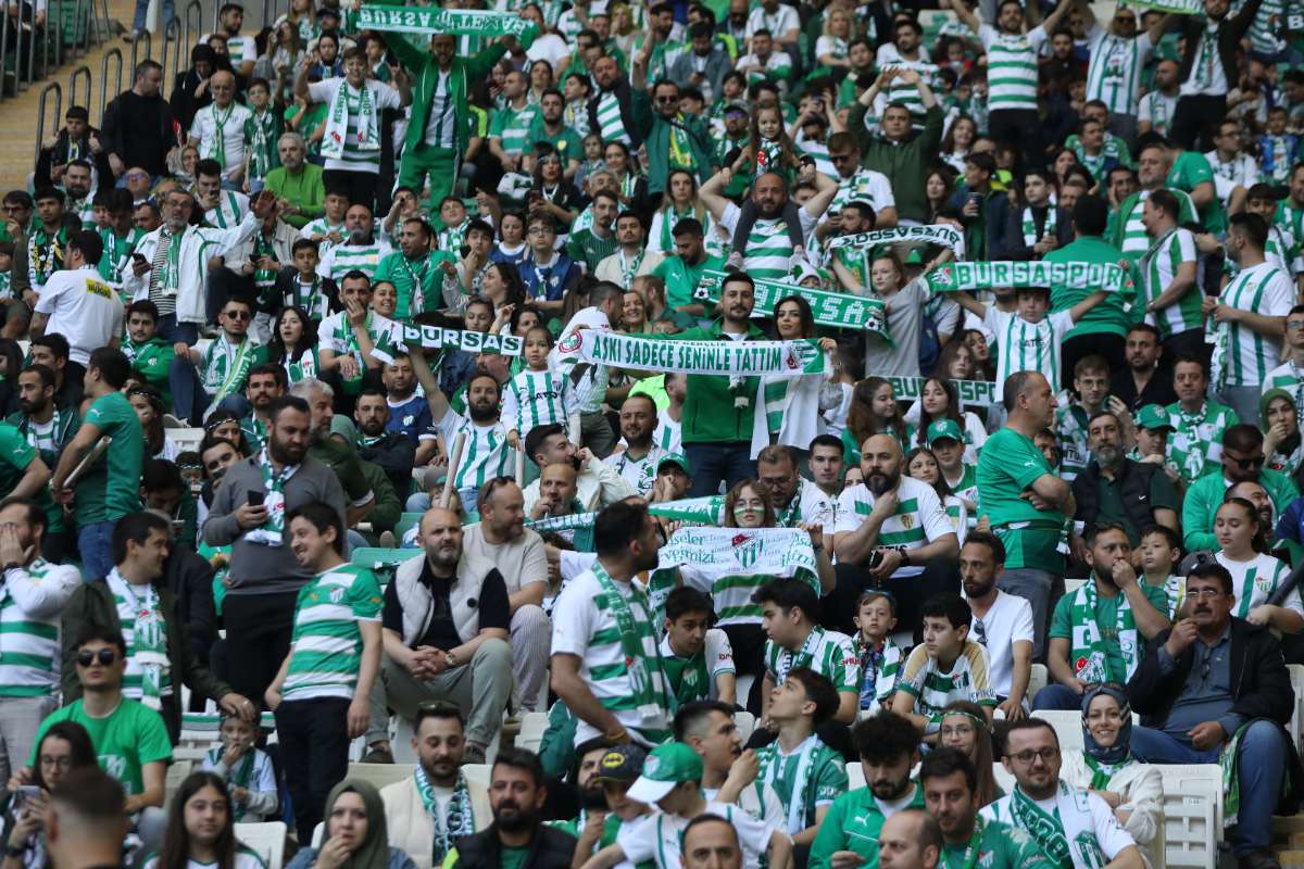 (FOTO GALERİ) BURSASPOR-BORNOVA FK TARAFTAR FOTOĞRAFLARI-1
