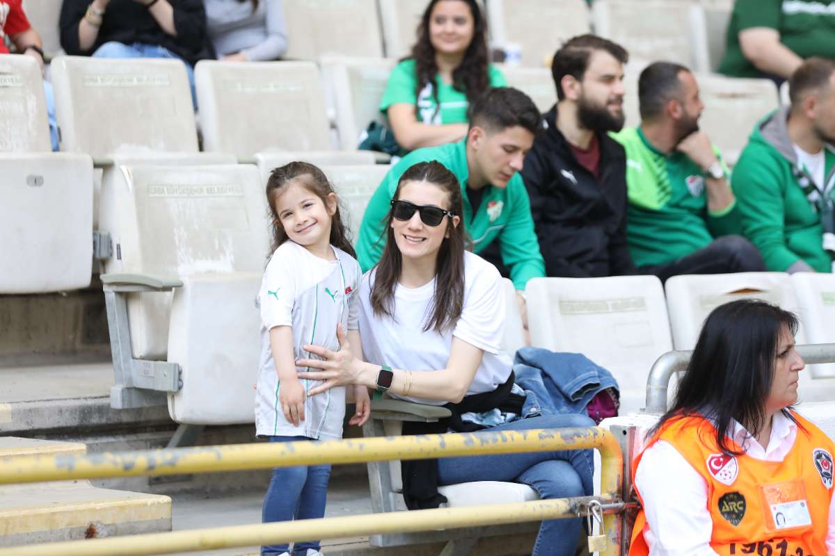 (FOTO GALERİ) BURSASPOR-BORNOVA FK TARAFTAR FOTOĞRAFLARI-1