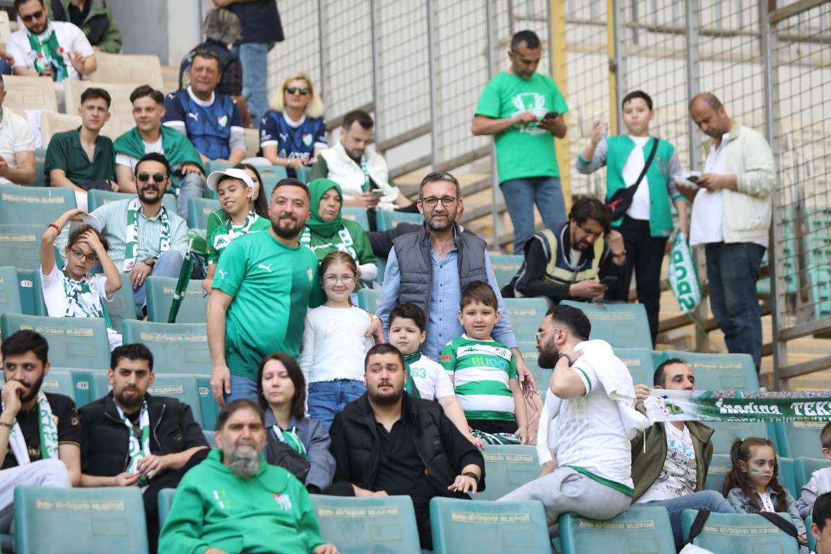 (FOTO GALERİ) BURSASPOR-BORNOVA FK TARAFTAR FOTOĞRAFLARI-1