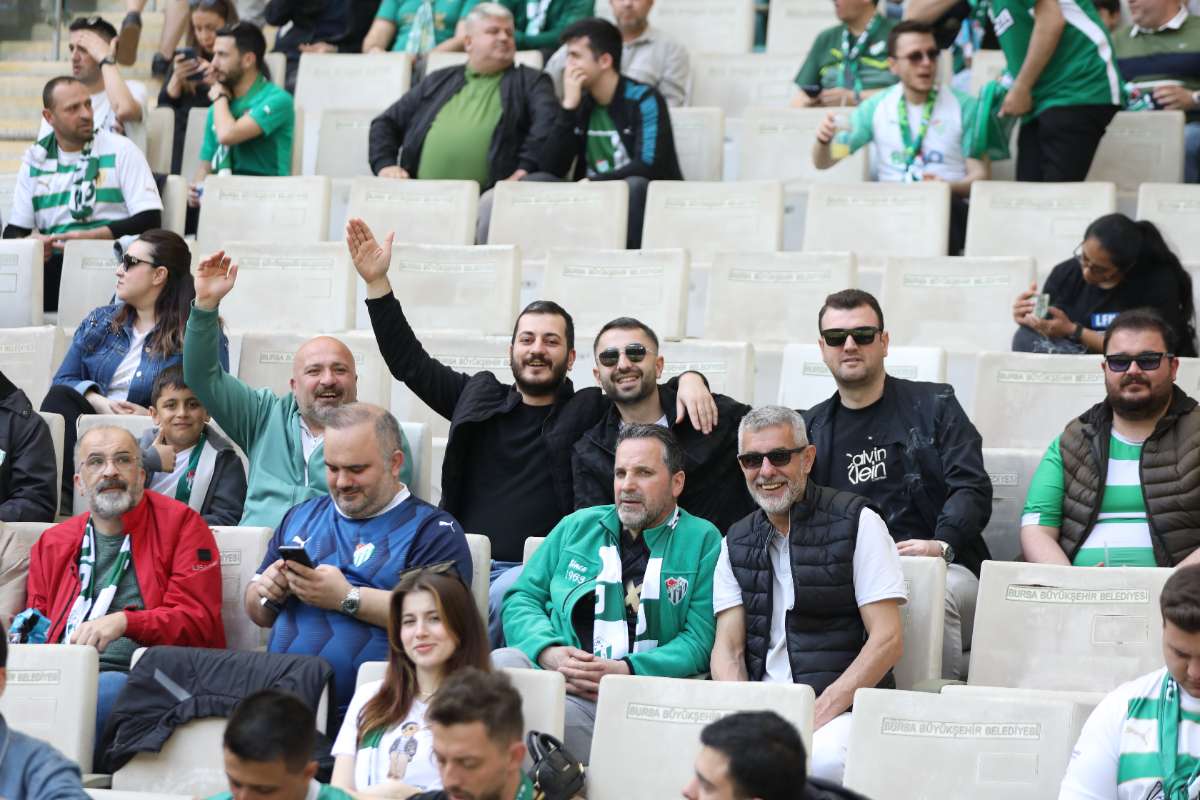 (FOTO GALERİ) BURSASPOR-BORNOVA FK TARAFTAR FOTOĞRAFLARI-1