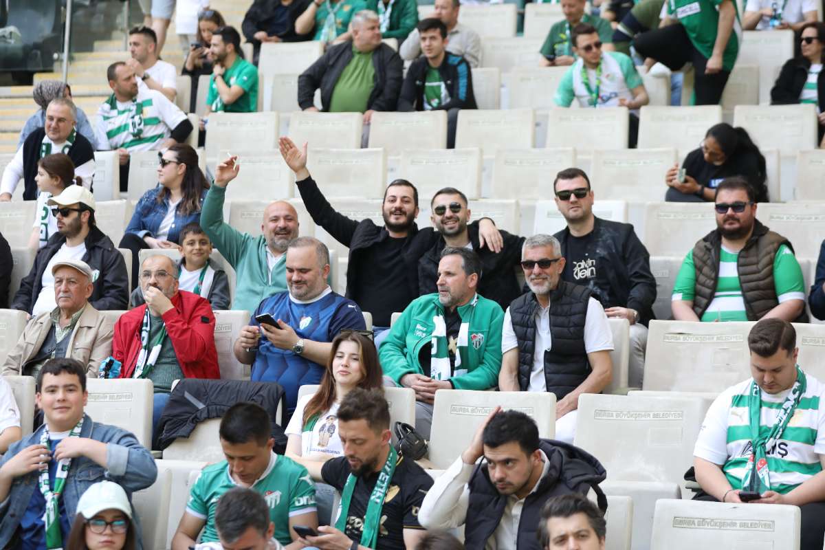 (FOTO GALERİ) BURSASPOR-BORNOVA FK TARAFTAR FOTOĞRAFLARI-1