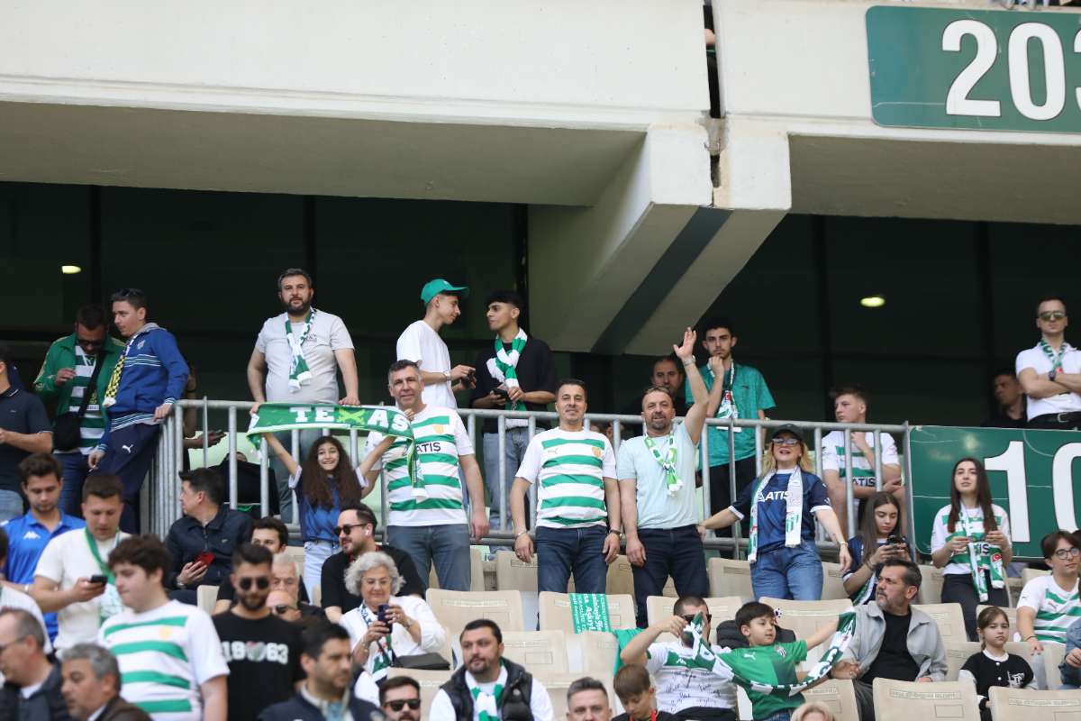 (FOTO GALERİ) BURSASPOR-BORNOVA FK TARAFTAR FOTOĞRAFLARI-1