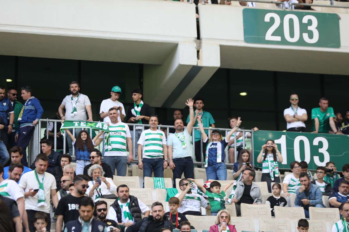 (FOTO GALERİ) BURSASPOR-BORNOVA FK TARAFTAR FOTOĞRAFLARI-1