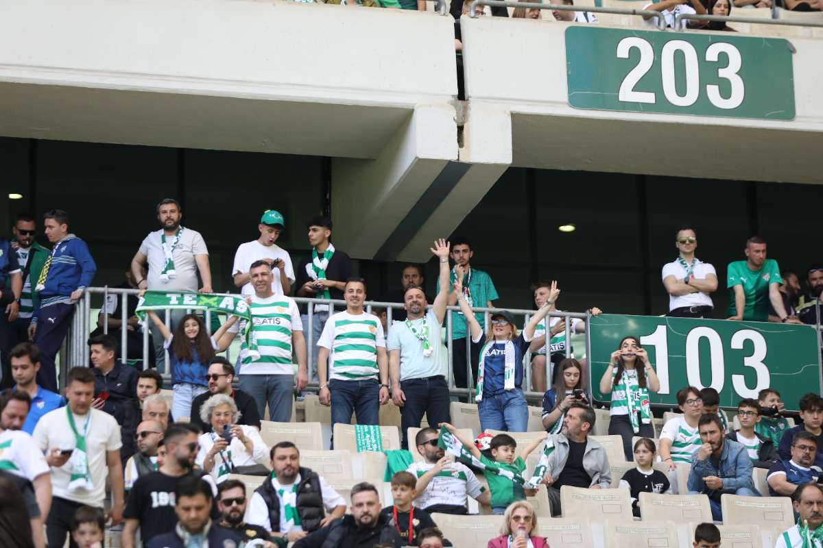 (FOTO GALERİ) BURSASPOR-BORNOVA FK TARAFTAR FOTOĞRAFLARI-1
