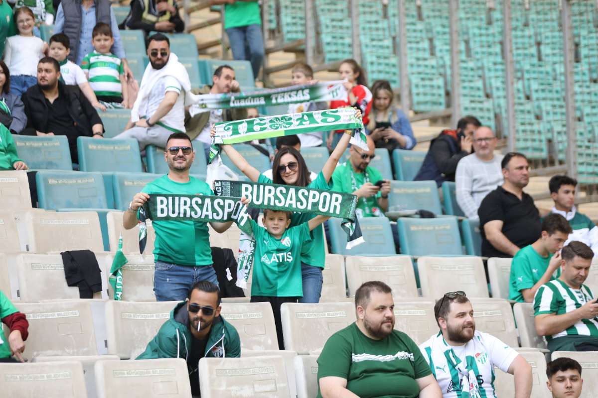 (FOTO GALERİ) BURSASPOR-BORNOVA FK TARAFTAR FOTOĞRAFLARI-1