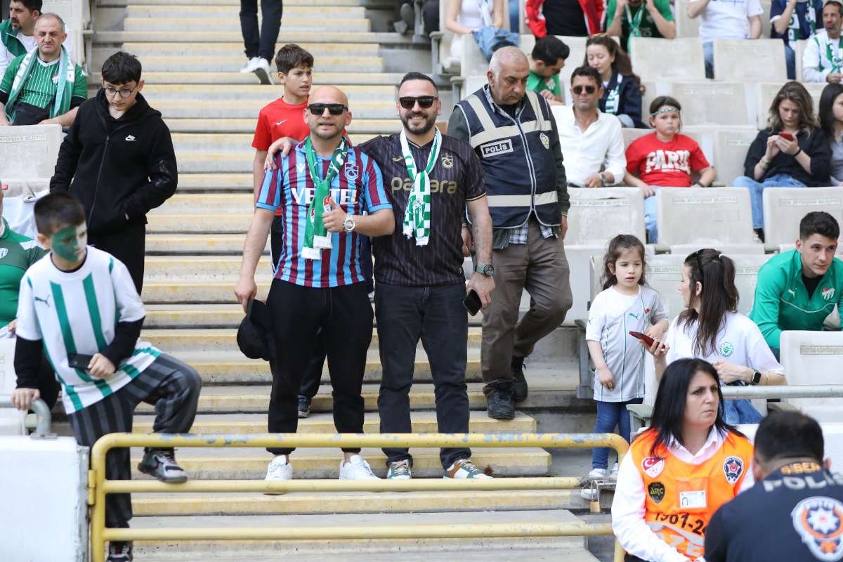 (FOTO GALERİ) BURSASPOR-BORNOVA FK TARAFTAR FOTOĞRAFLARI-1