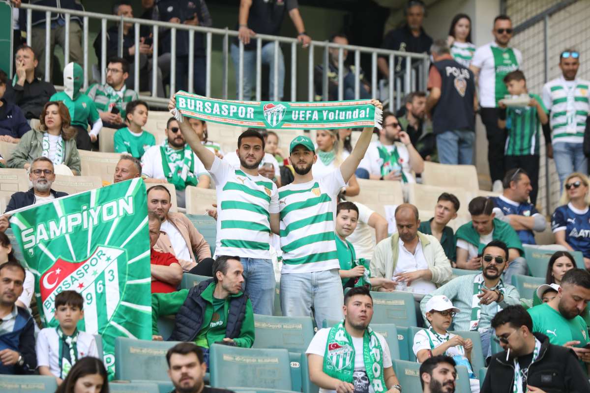 (FOTO GALERİ) BURSASPOR-BORNOVA FK TARAFTAR FOTOĞRAFLARI-1