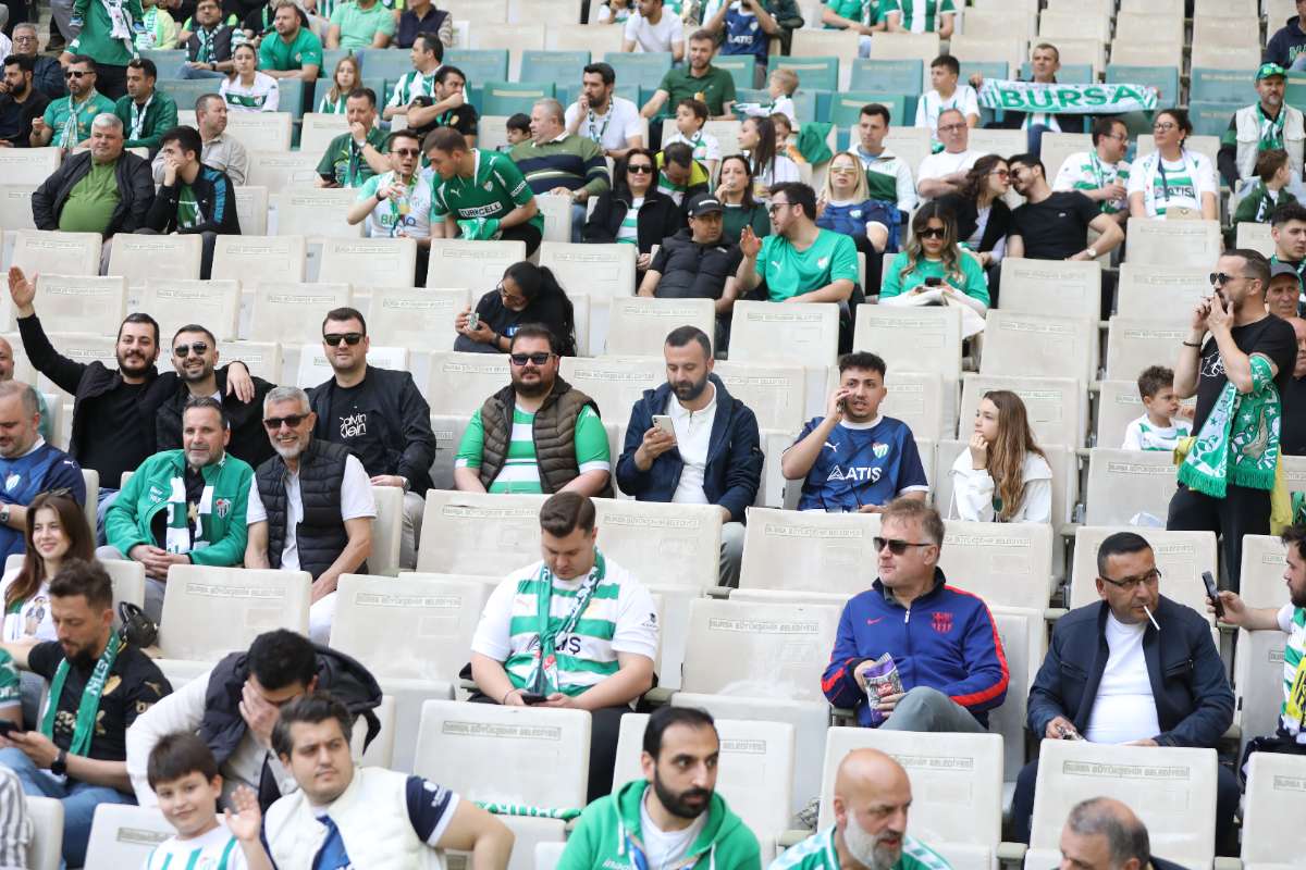 (FOTO GALERİ) BURSASPOR-BORNOVA FK TARAFTAR FOTOĞRAFLARI-1