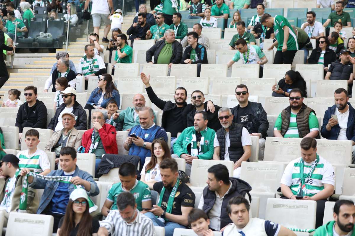 (FOTO GALERİ) BURSASPOR-BORNOVA FK TARAFTAR FOTOĞRAFLARI-1