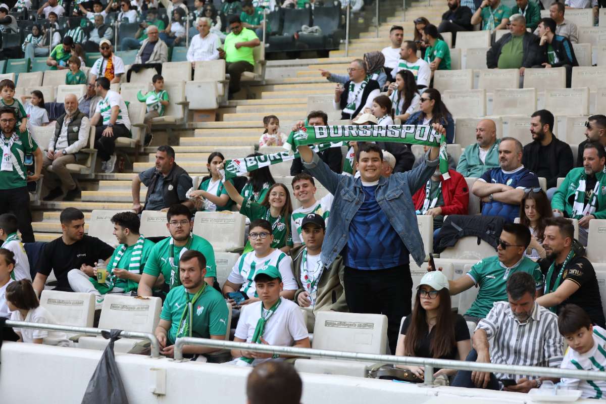 (FOTO GALERİ) BURSASPOR-BORNOVA FK TARAFTAR FOTOĞRAFLARI-1