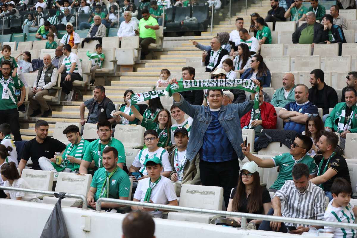 (FOTO GALERİ) BURSASPOR-BORNOVA FK TARAFTAR FOTOĞRAFLARI-1