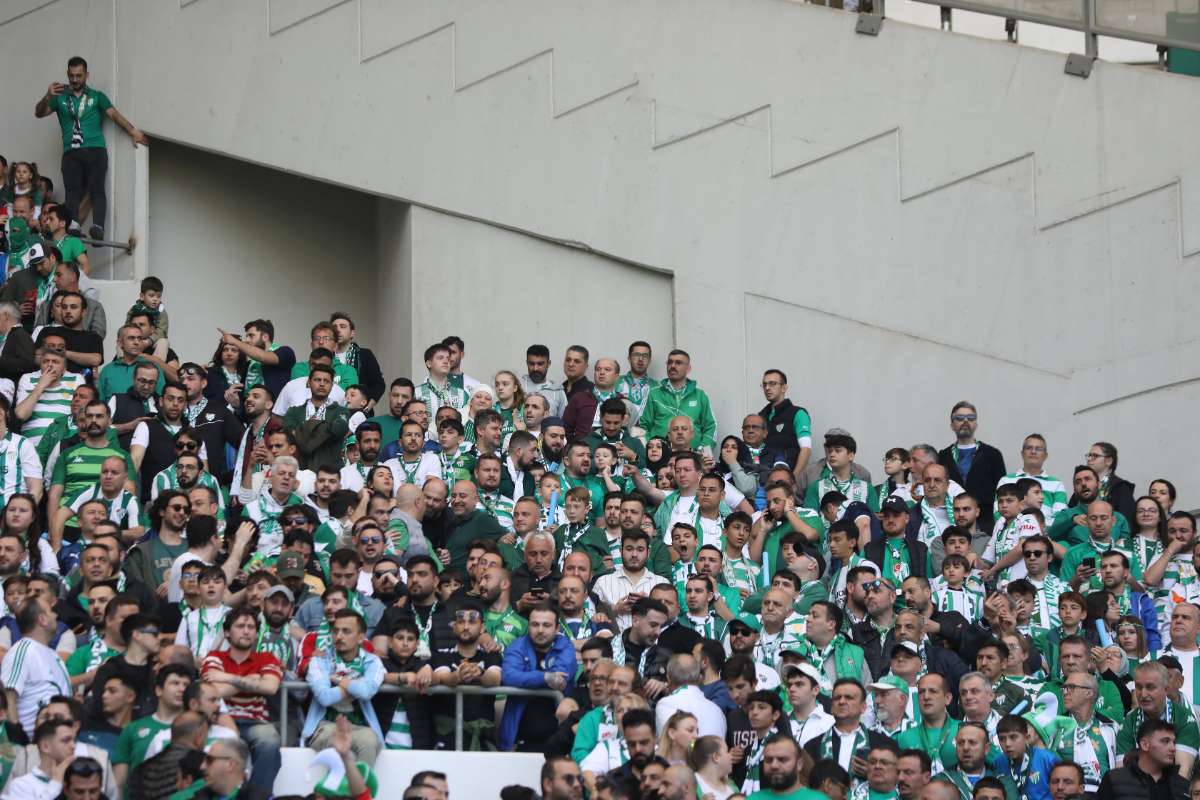 (FOTO GALERİ) BURSASPOR-BORNOVA FK TARAFTAR FOTOĞRAFLARI-2