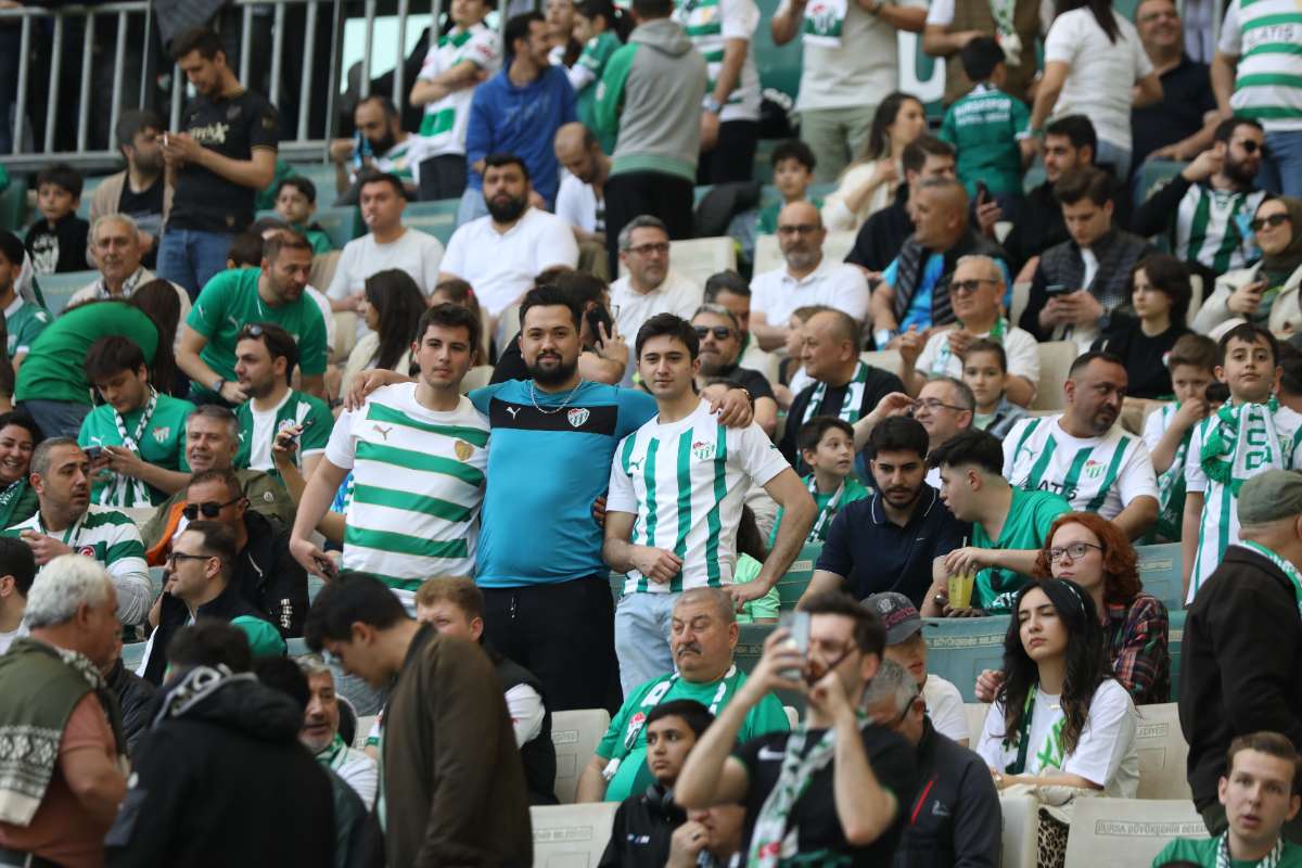 (FOTO GALERİ) BURSASPOR-BORNOVA FK TARAFTAR FOTOĞRAFLARI-2