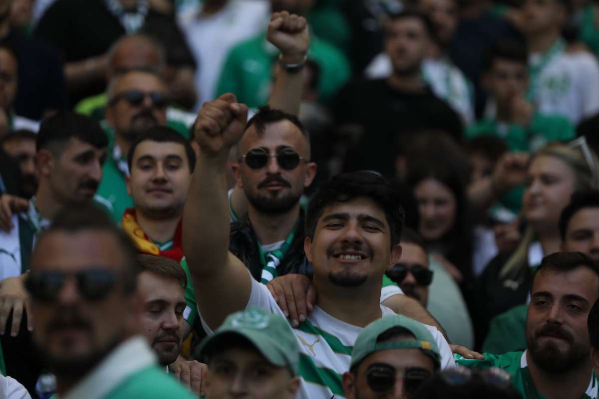 (FOTO GALERİ) BURSASPOR-BORNOVA FK TARAFTAR FOTOĞRAFLARI-2