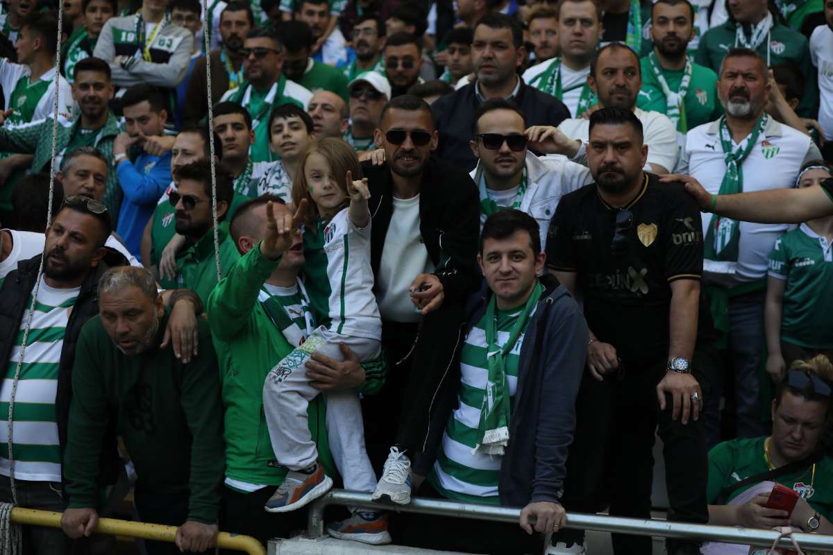 (FOTO GALERİ) BURSASPOR-BORNOVA FK TARAFTAR FOTOĞRAFLARI-2