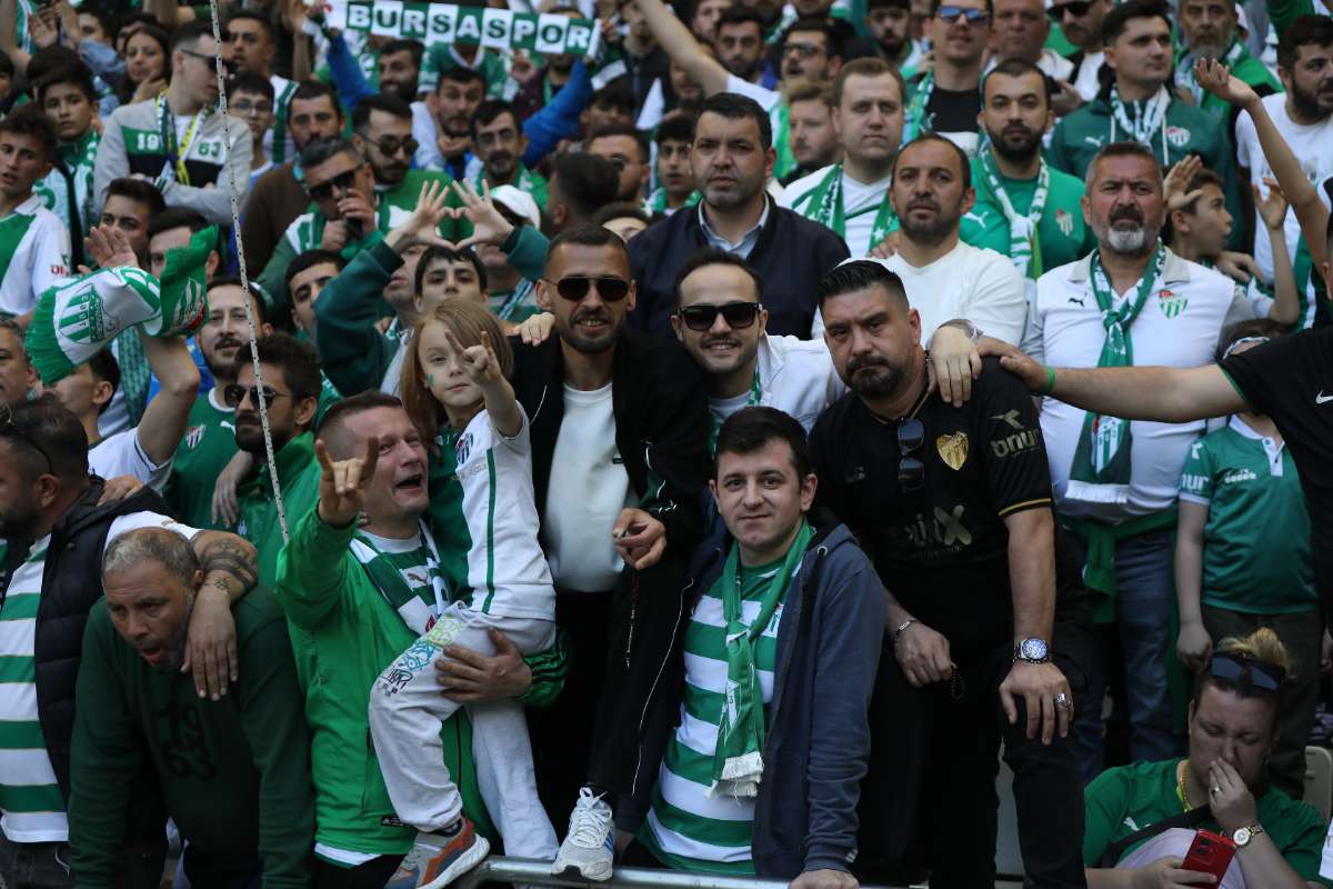 (FOTO GALERİ) BURSASPOR-BORNOVA FK TARAFTAR FOTOĞRAFLARI-2