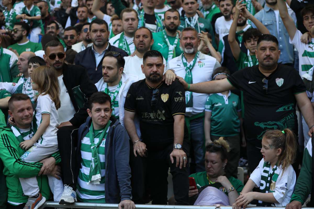 (FOTO GALERİ) BURSASPOR-BORNOVA FK TARAFTAR FOTOĞRAFLARI-2