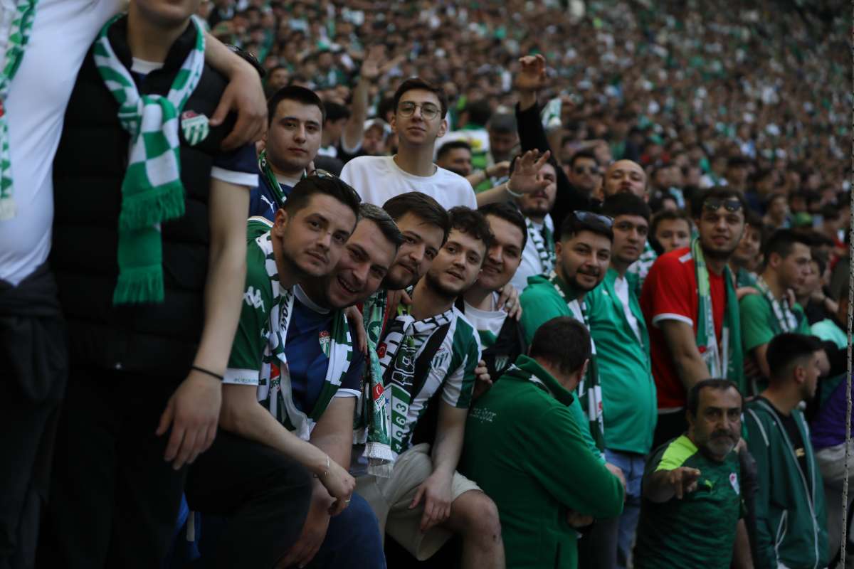 (FOTO GALERİ) BURSASPOR-BORNOVA FK TARAFTAR FOTOĞRAFLARI-2