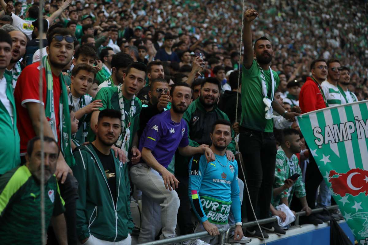 (FOTO GALERİ) BURSASPOR-BORNOVA FK TARAFTAR FOTOĞRAFLARI-2