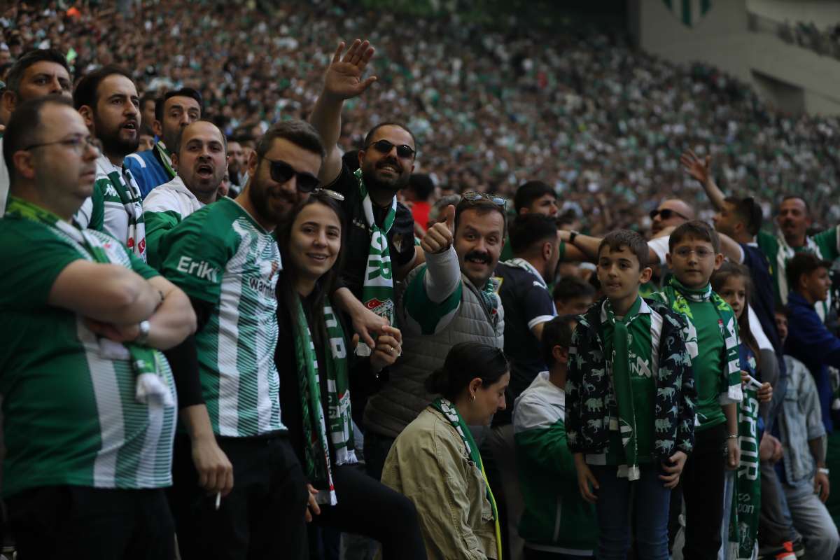 (FOTO GALERİ) BURSASPOR-BORNOVA FK TARAFTAR FOTOĞRAFLARI-2