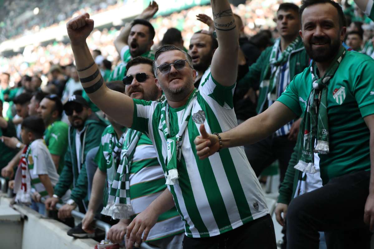 (FOTO GALERİ) BURSASPOR-BORNOVA FK TARAFTAR FOTOĞRAFLARI-2