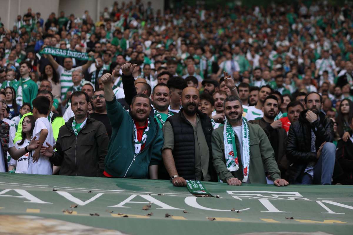 (FOTO GALERİ) BURSASPOR-BORNOVA FK TARAFTAR FOTOĞRAFLARI-2